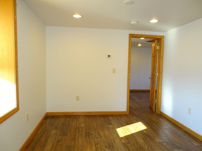 Building Photo - 454 Race Rd