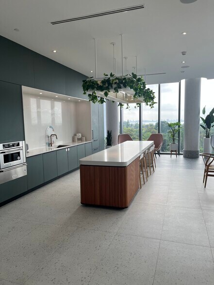 Building Photo - 136 NE 43rd St