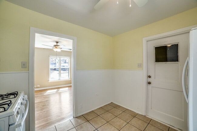 Building Photo - CHARMING MID-CENTURY HOME IN DELLVIEW