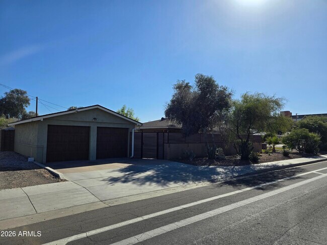 Building Photo - 174 W Highland Ave