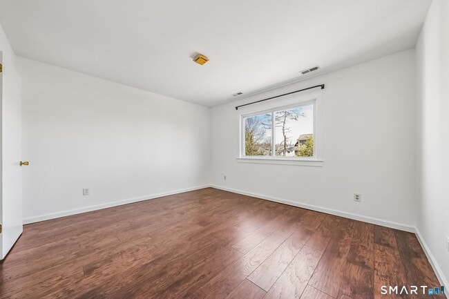 Building Photo - 14 Ferris Ave