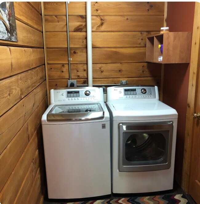 Building Photo - 332 Hilltop Ct