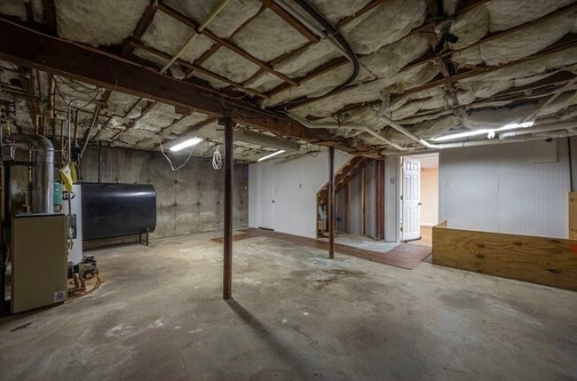 Building Photo - 10 Birch Rd