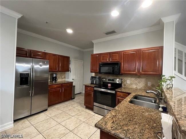 Building Photo - 884 Hampton Cir