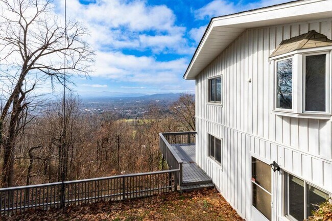 Building Photo - 200 Bent Tree Rd