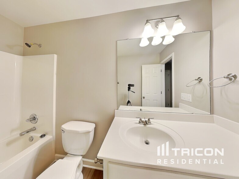 Building Photo - 639 Loch Lomond Cir