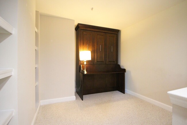 Building Photo - Midtown 1BR Condo