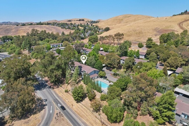 Building Photo - 900 Cambridge Dr