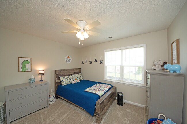 Building Photo - 930 Commons Dr N