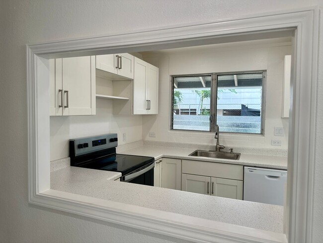 Building Photo - Single level 3 bedroom 2 bath townhome in ...