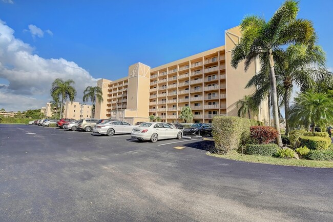 Building Photo - 7076 Huntington Ln