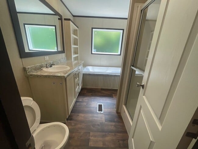 Building Photo - Renovated 3 Bedroom 2 Bath Trailer for Rent!