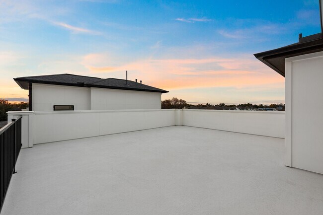 Building Photo - 8705 Ojeman Villas Dr