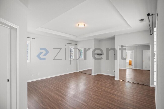 Building Photo - Unit