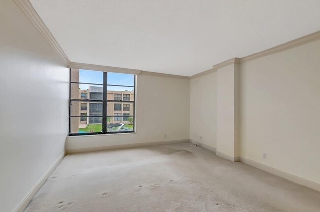 Building Photo - 6 Royal Palm Way