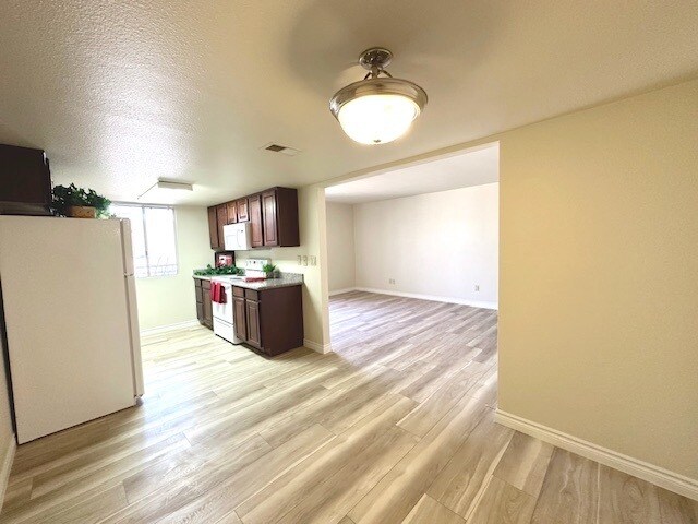 Building Photo - 4450 Sandy River Dr