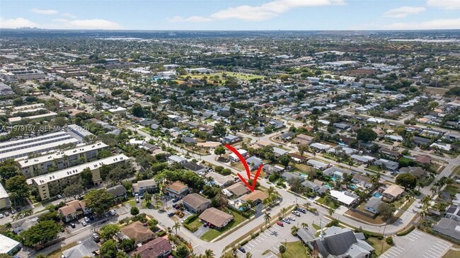 Building Photo - 268 SE 8th Ave