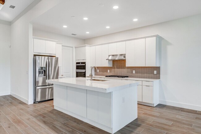 Building Photo - ** SEVEN SHORES ** 3+DEN / 2.5 BATH - BRAND NEW HOME! - LUXURY AMENTITES - PET OK - ANNUAL RENTAL