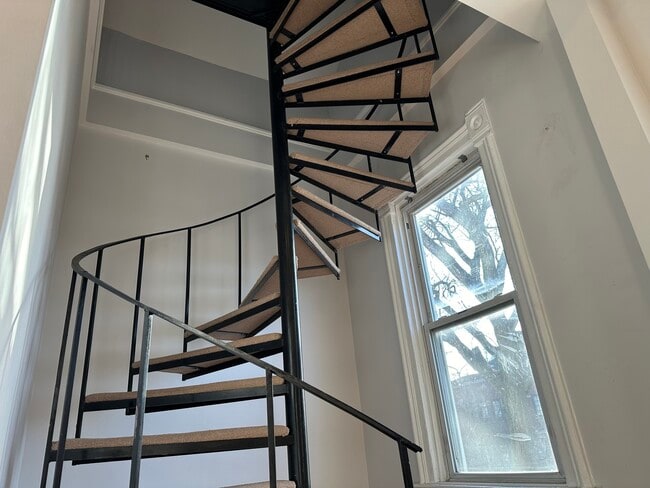 Building Photo - 2451 N Marshfield Ave