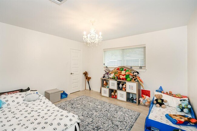 Building Photo - 8911 Birdwood Ct