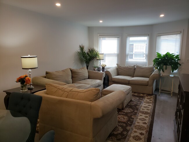 Large living and dining area - 375 Hope St