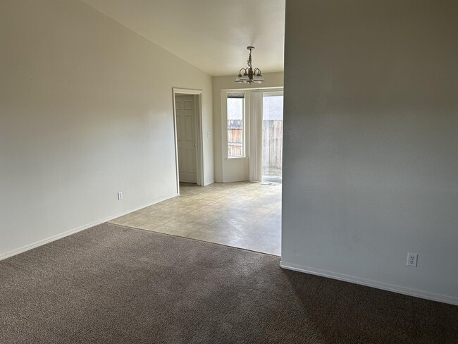 Building Photo - 954 Woodhaven Dr