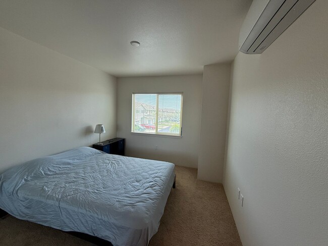Building Photo - Olino at Mehana 3 bed 2.5 bath townhome av...