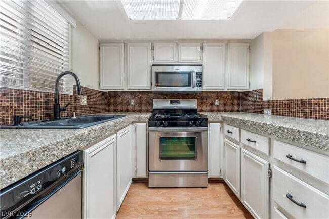 Building Photo - 1901 Rio Canyon Ct