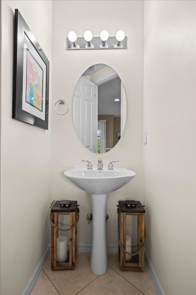 Building Photo - 321 September St