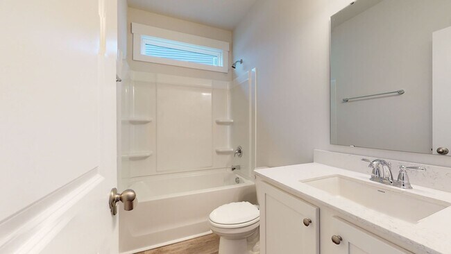 Building Photo - 3 Bedroom Home in WATERSIDE!