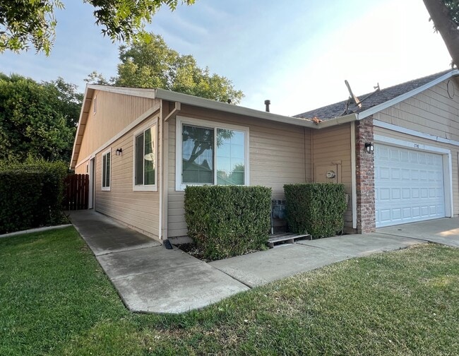 Primary Photo - 1741 Wildflower Cir
