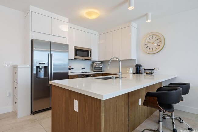 Building Photo - ALL utilities included, furnished one bedroom w/ parking at Azure!