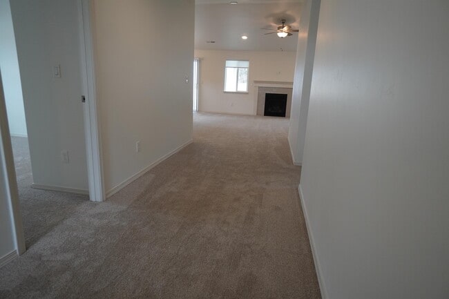 Building Photo - 1402 Hayhook St