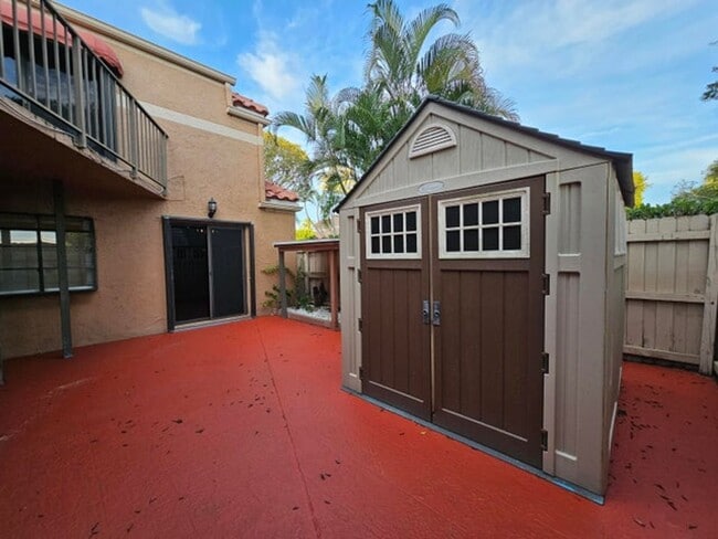 Building Photo - 6163 Seven Springs Blvd