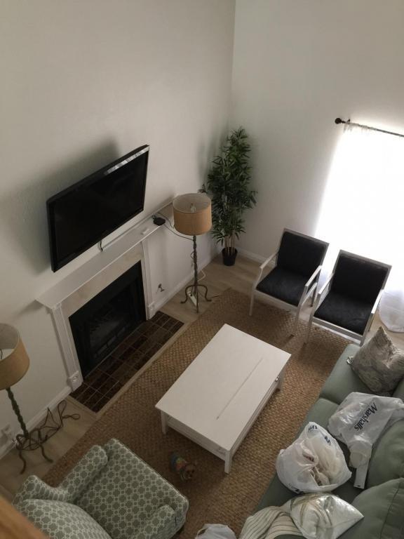 Building Photo - 2195 Canyon Dr