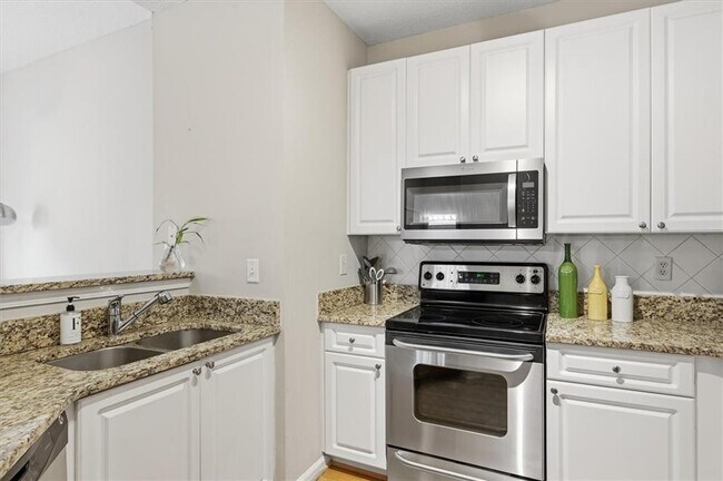 Building Photo - 10 Perimeter Summit Blvd