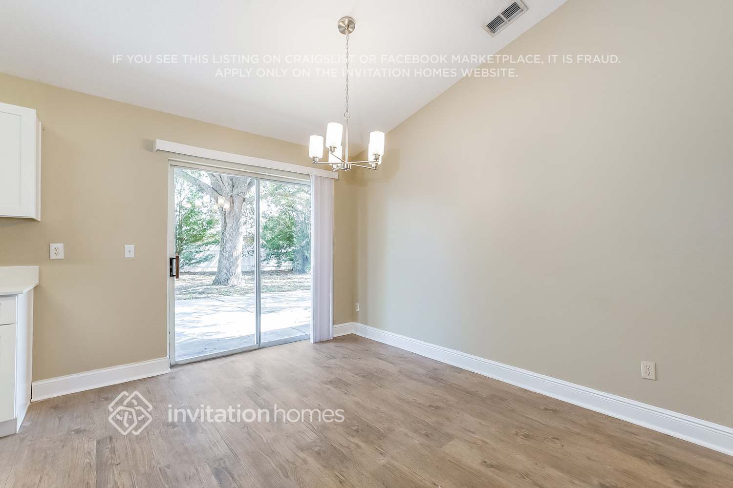 Building Photo - 423 Woodview Dr