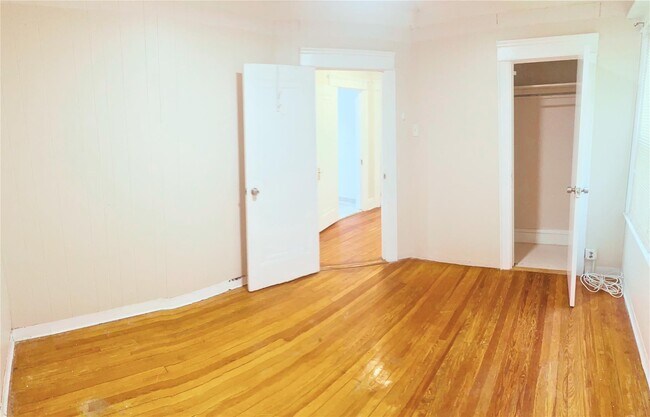 Building Photo - 832 Calhoun Ave