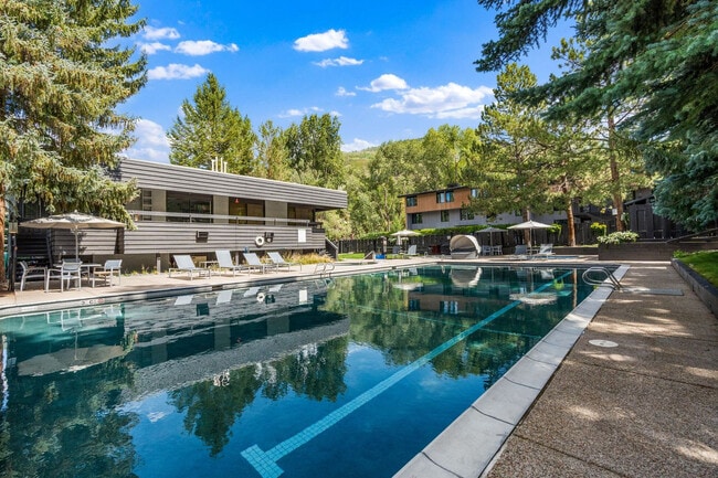 Building Photo - 1039 E Cooper Ave