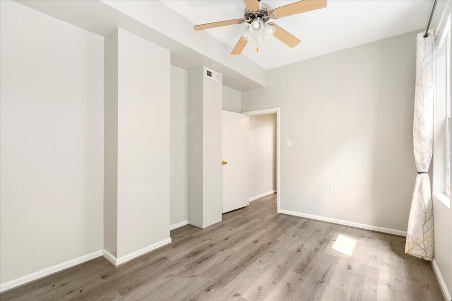 Building Photo - 57 E Heath St