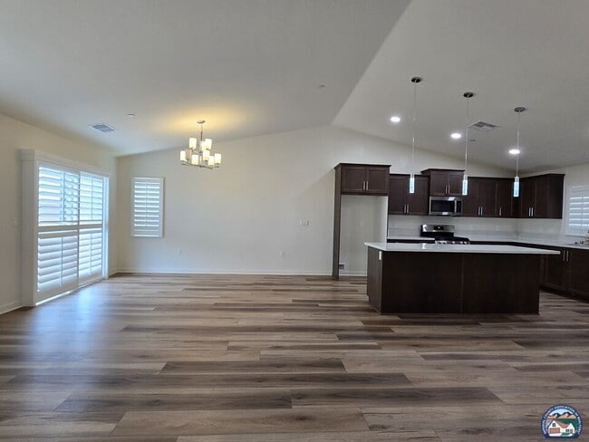Building Photo - 2403 Dale Ct
