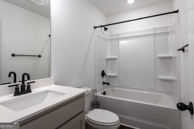 Building Photo - 5542 Highland St