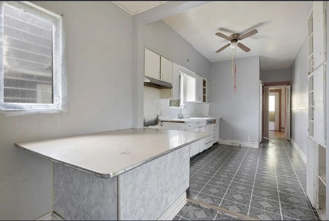 Building Photo - 5111 W 22nd Pl
