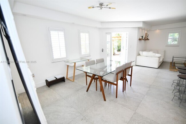 Building Photo - 2918 Bird Ave