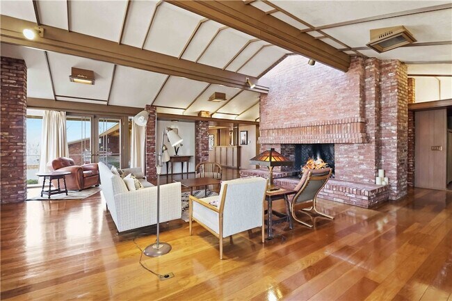 Building Photo - 951 Pembroke Rd