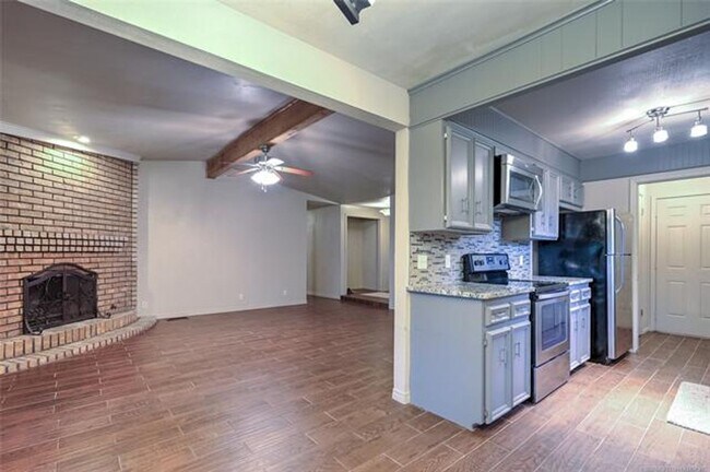 Building Photo - Beautifully updated modern ranch home in the heart of Jenks. Close to Jenks High School, Main Str...