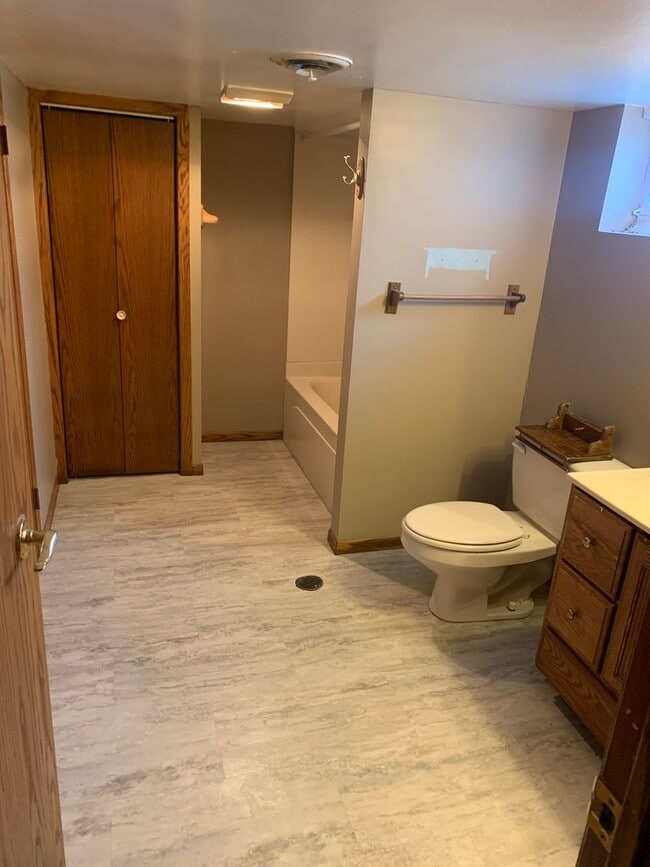 Building Photo - FIRST MONTH'S RENT 1/2 PRICE! 2 bedroom, 2 bath house located near waterpark!  ¡PRIMERO MES DE AL...