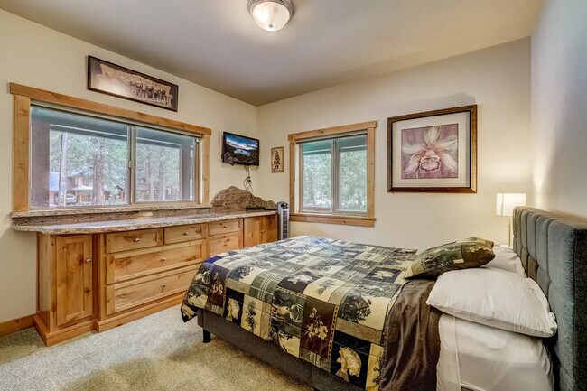Building Photo - 3390 Beaver Brae