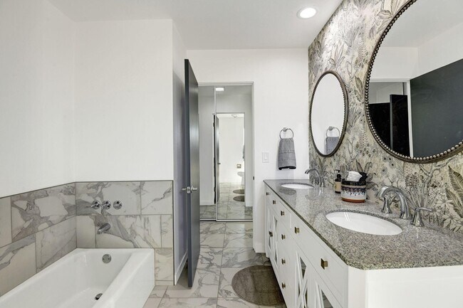 Building Photo - 80071 Palm Cir Dr