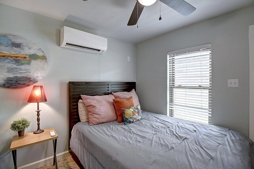 Building Photo - 134 N Alister St